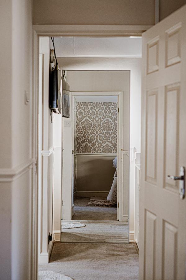 Ashbourne House - Close To Central Woking Bagian luar foto